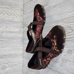 Skechers Waterlily Mary Janes Burgundy Shoes, Women's Size 8